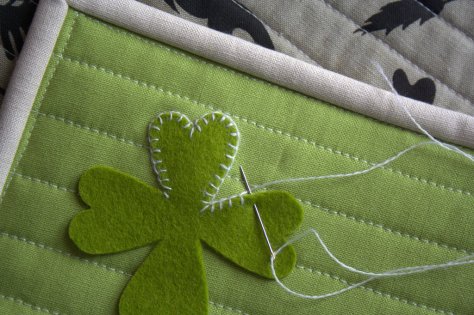 sizzix st patricks day reversible table runner tutorial blanket stitch applique
