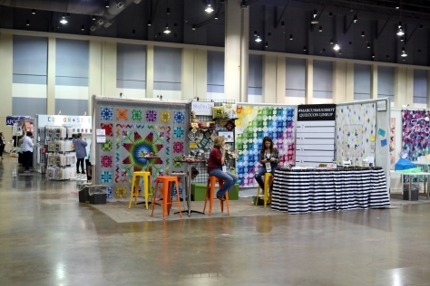 booths and vendors at quiltcon 2017